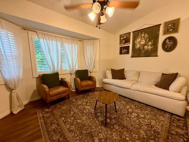 Foto del edificio - Spacious 4-Bedroom Home in Layton, UT!