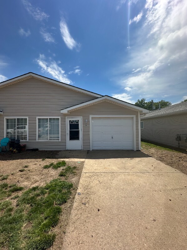 126 S Ohio St, Salina, KS 67401 Townhome Rentals in Salina KS