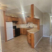 Building Photo - 350 E Desert Inn Rd