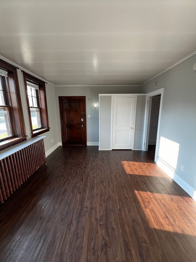 Foto del edificio - AVAILABLE AUGUST - Remodeled Studio Apartm...
