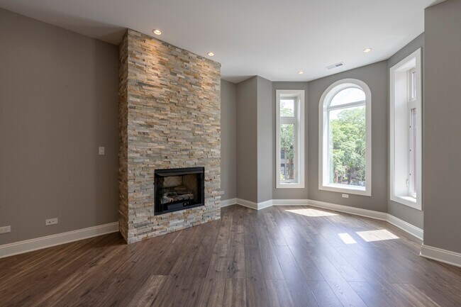 Foto del edificio - 1254 N Hoyne Ave