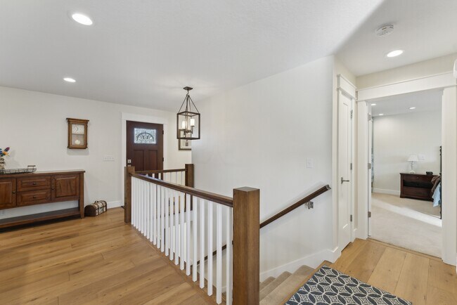 Building Photo - 770 N 1000 E