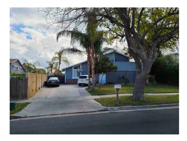 Building Photo - 10960 Cochran Ave