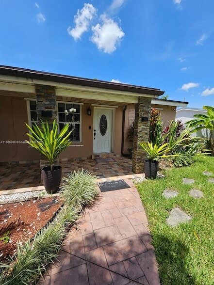Primary Photo - 1020 N 74th Way