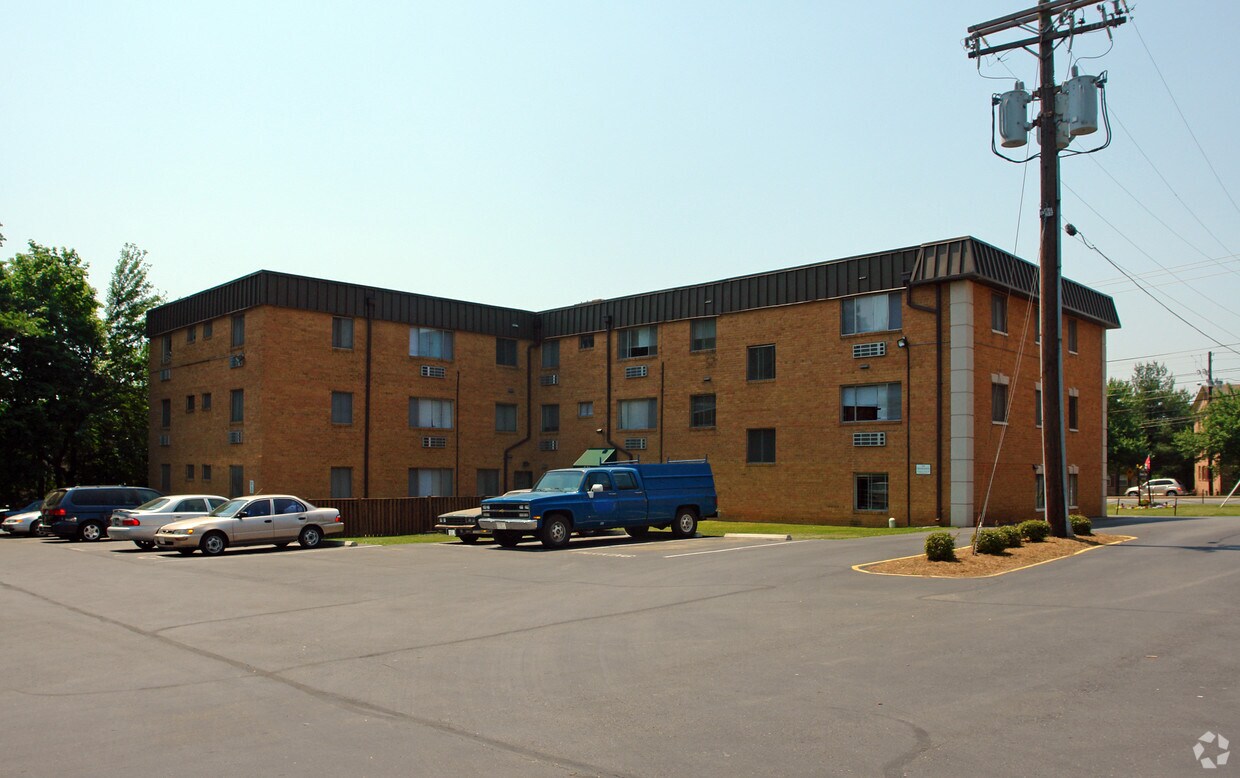Montgomery House Apartments in Gaithersburg, MD