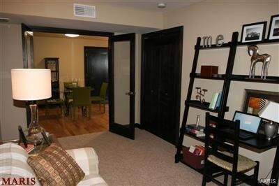 Foto del edificio - 7515 Cromwell Dr