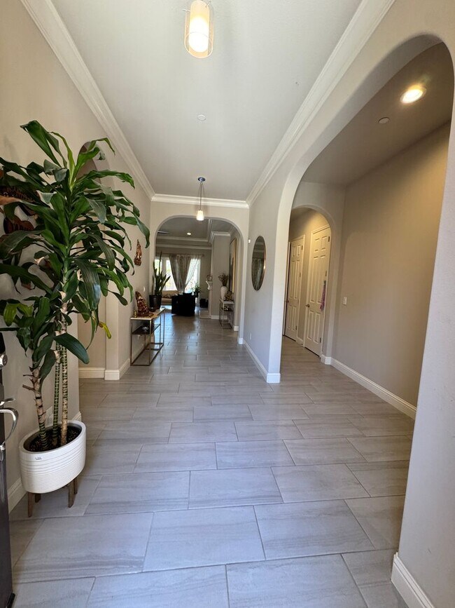 Foto del edificio - Gorgeous 3 bd. & 3 bath Home with a pool i...