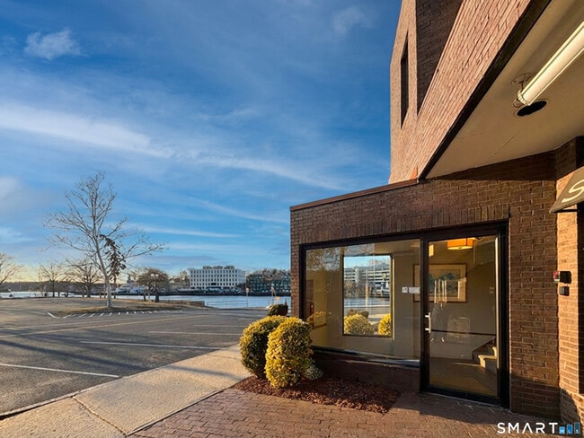 Building Photo - 14 Post Rd E