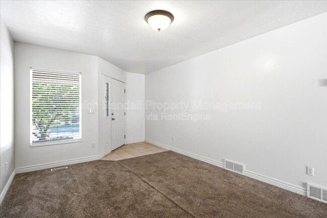 Foto del edificio - 672 E Clearwater Dr N