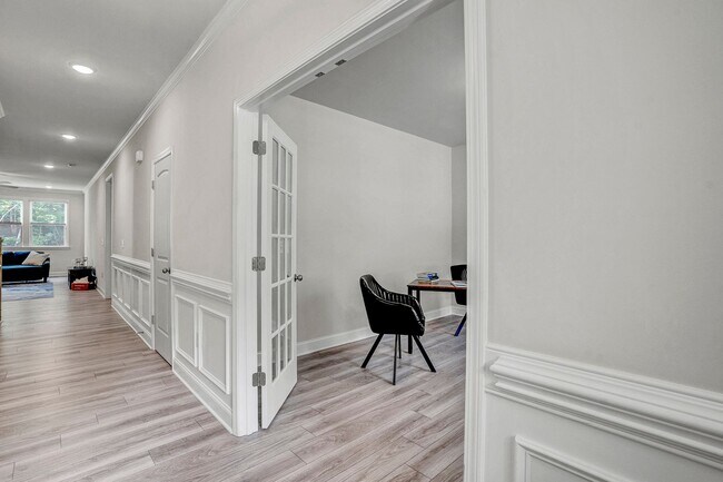 Foto del edificio - 220 Karlov Rd