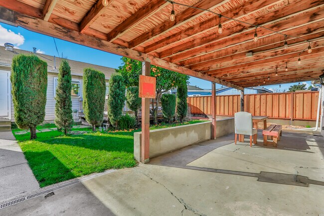 Covered Patio - 3415 Hoover St