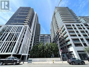 Building Photo - 400 Adelaide St E