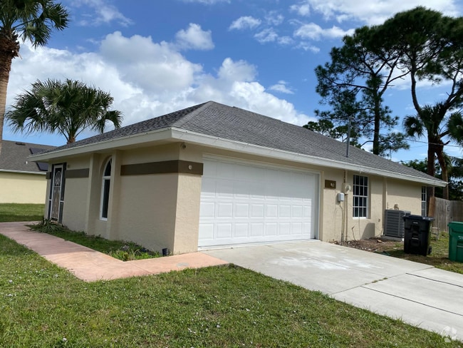 Building Photo - 1601 SW Import Dr