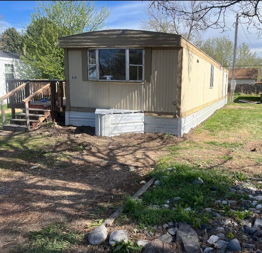 Primary Photo - 104 1st Ave SW