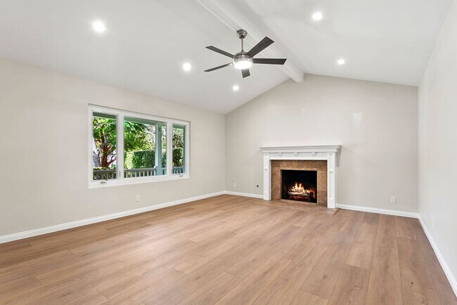 Foto del edificio - Charming Fully Renovated 4 Bedroom Single-...