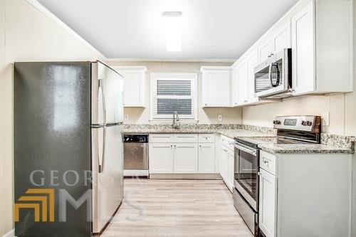 Building Photo - 60 Oak Dr SW