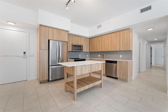 Foto del edificio - 2150 N Bayshore Dr