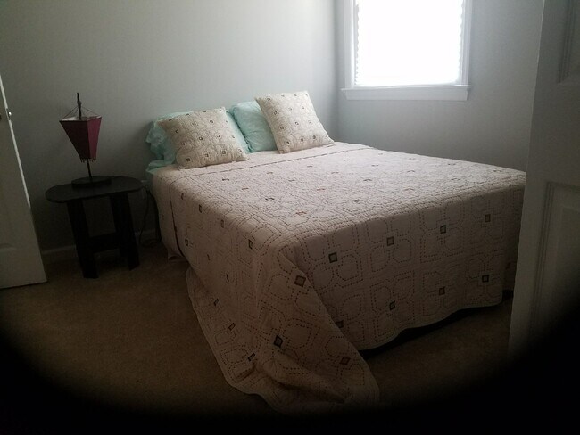 One bed Rooom for rent. $735 p/mo. All utilities included. Right next door to Hampton University. - 19 Corey Cir