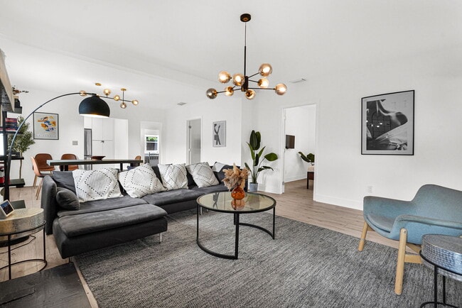 Foto del edificio - 37 NW 47th St