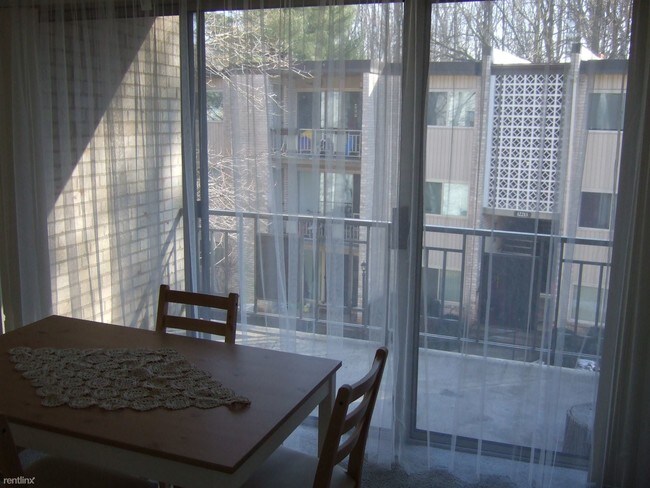 Building Photo - 2 br, 1 bath  - Bethesda Park Condominiums