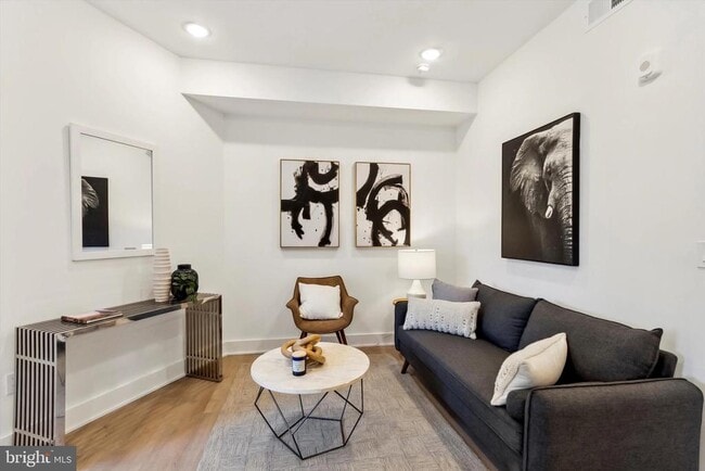 Building Photo - 367 W Hortter St