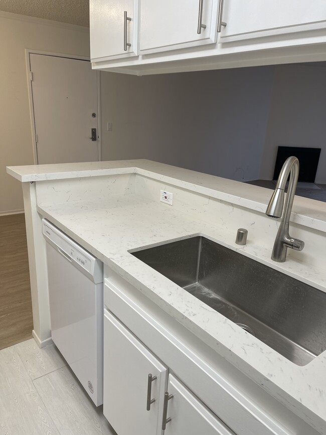 Building Photo - Hayworth Apartments