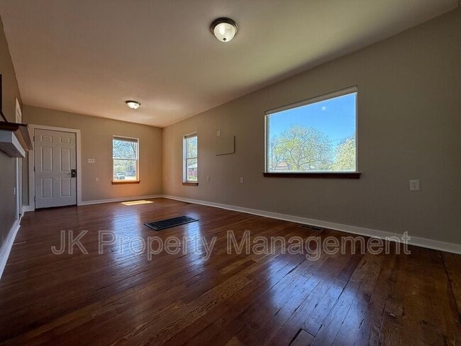Building Photo - 701 8th Ave S