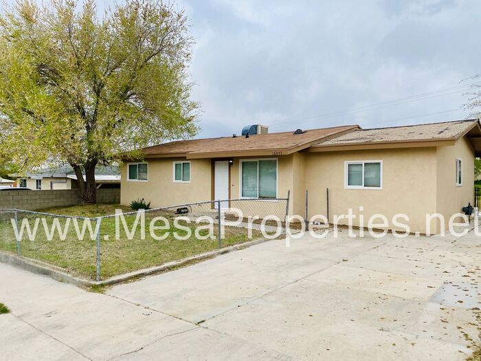 Primary Photo - 3 Bedroom 2 Bathroom Home in Victorville!