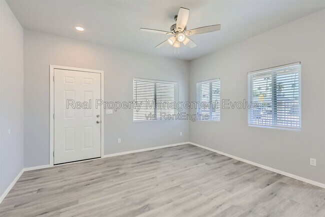 Foto del edificio - 7010 N 80th Ave
