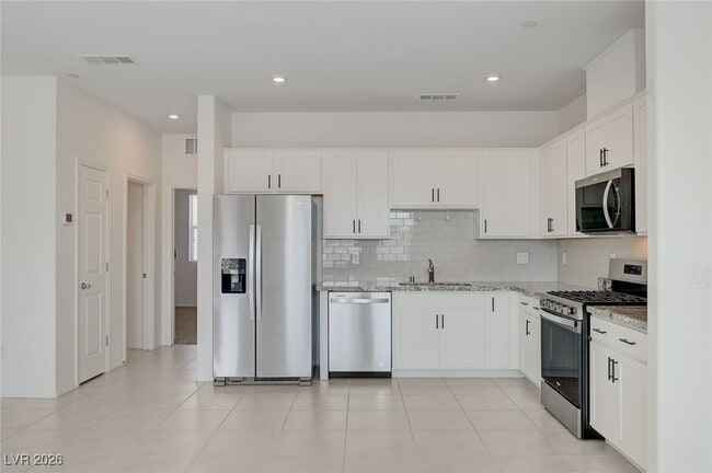 Building Photo - 662 Bellus Pl