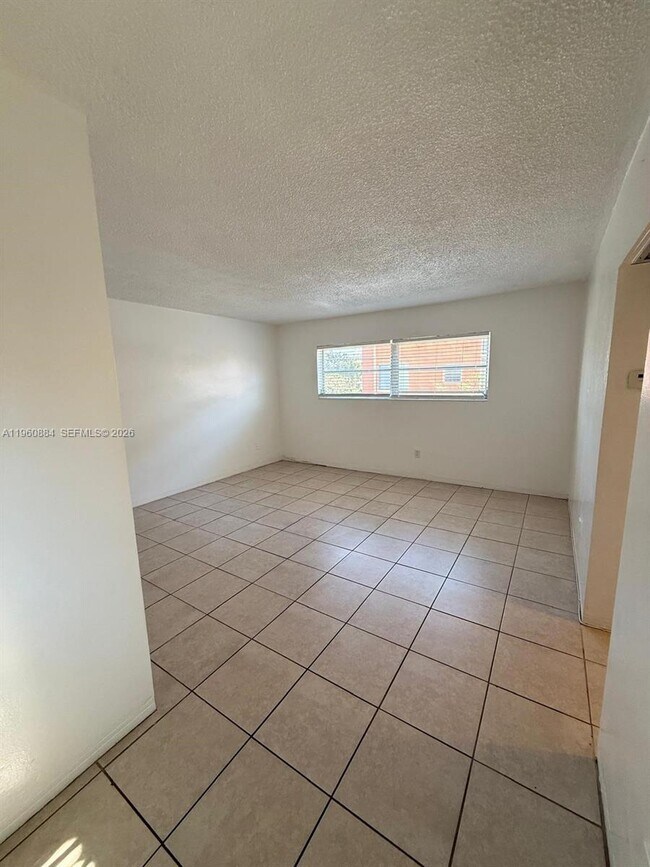 Foto del edificio - 16851 NE 18th Ave