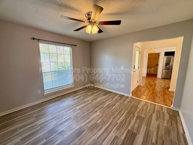 Foto del edificio - 7698 Fawn Lake Dr S