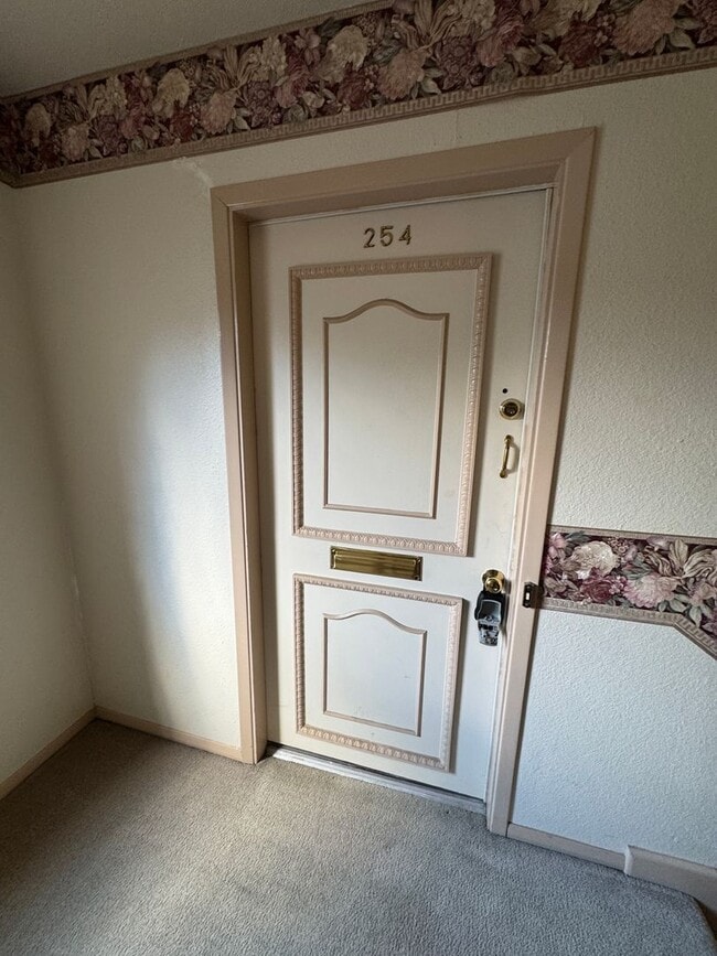 Foto del edificio - GREAT SPACIOUS CONDO | GATED | MEDICAL CEN...