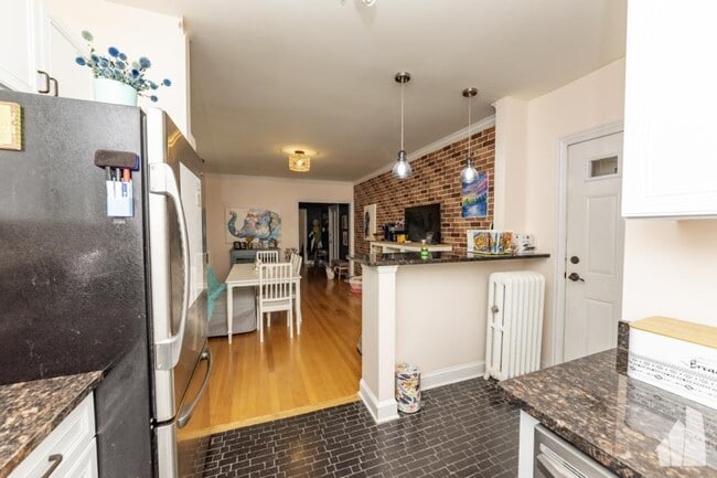 Building Photo - 2 bedroom in Chicago IL 60640