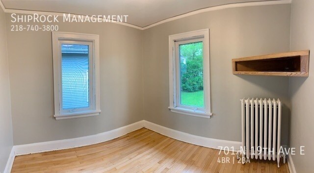 Building Photo - 701 N 19th Ave E