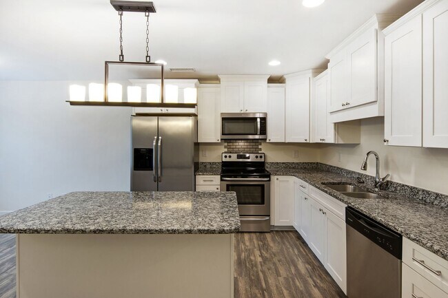Foto del edificio - Brickyard Landing Townhomes
