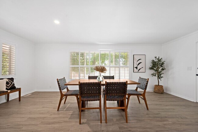Foto del edificio - Spacious 5 Bed, 2 Bath Home in Holladay