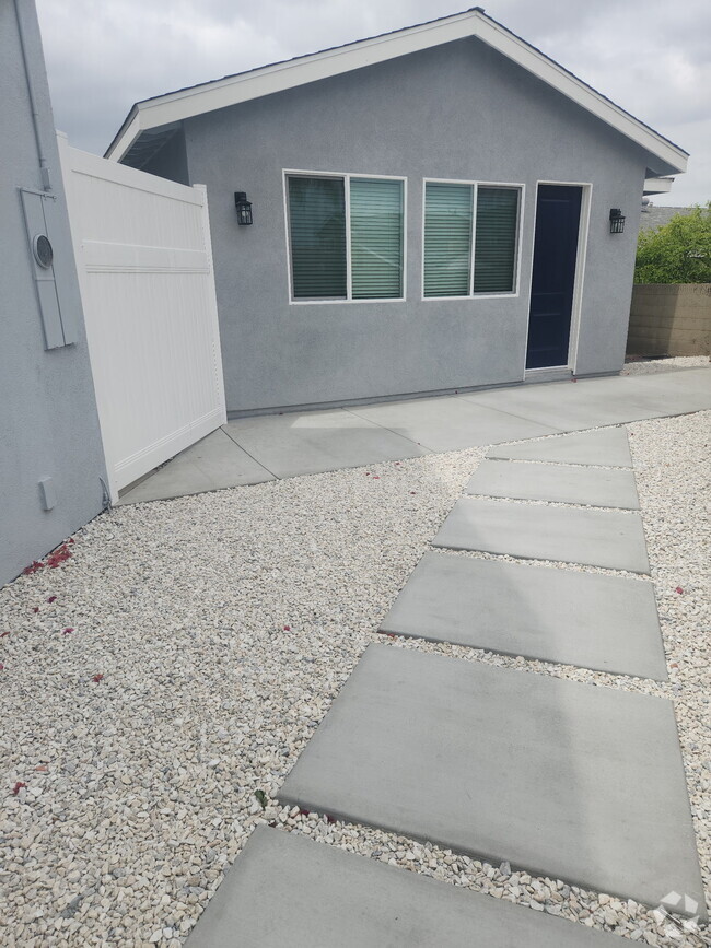 Building Photo - 7431 Warren Cir