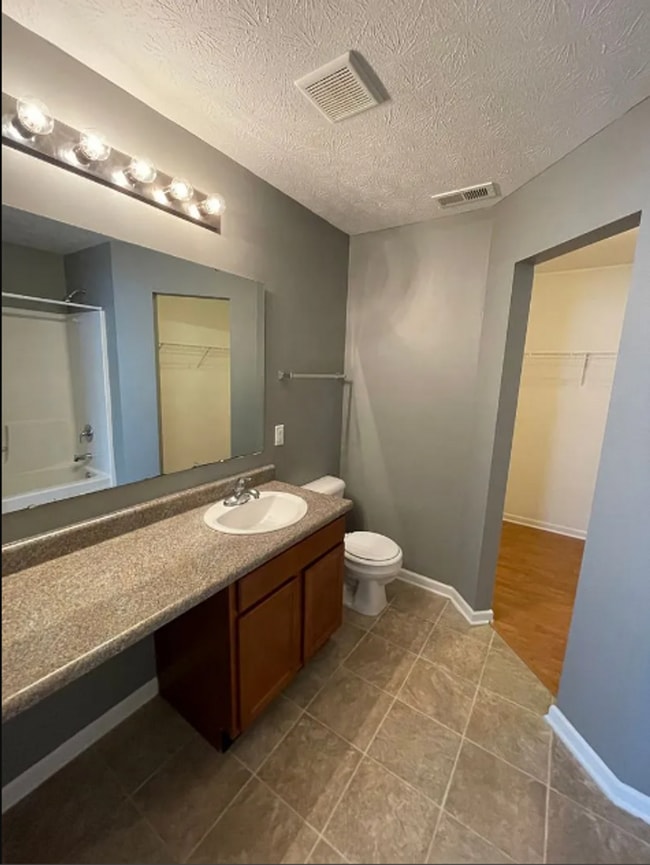 Foto del edificio - 8131 Grove Berry Dr