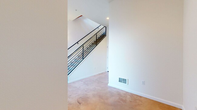 Foto del edificio - Beautiful Emeryville Townhome Available!