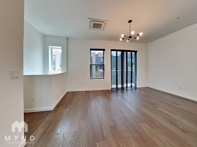 Foto del edificio - 992 Central St