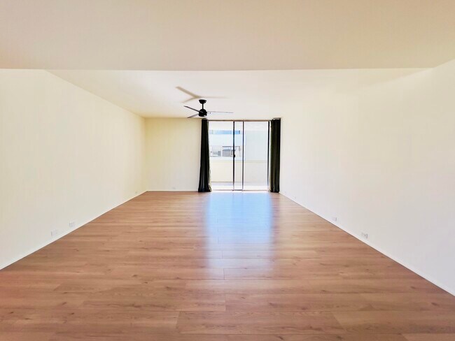 Building Photo - 251 E La Verne Way