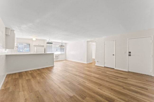 Building Photo - 18530 Hatteras St