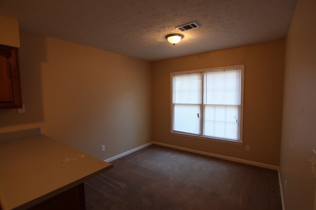 Building Photo - 3B/2B Duplex Available for August!