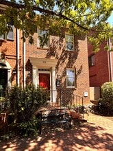 Building Photo - 211 Oronoco St