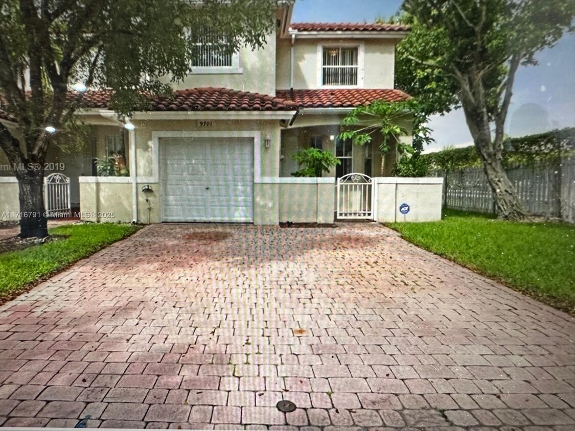 Foto principal - 9701 NW 45th Ln