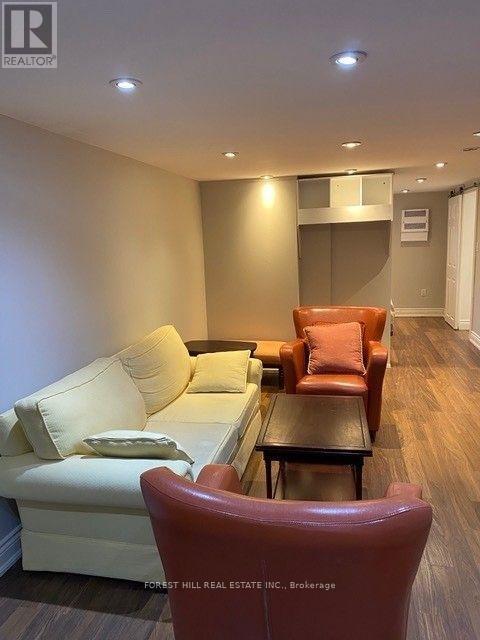 Building Photo - 105 Balmoral Ave