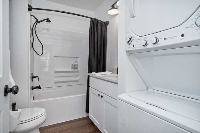 Building Photo - Beautiful 2 bedroom 1 bath mother-in-law s...