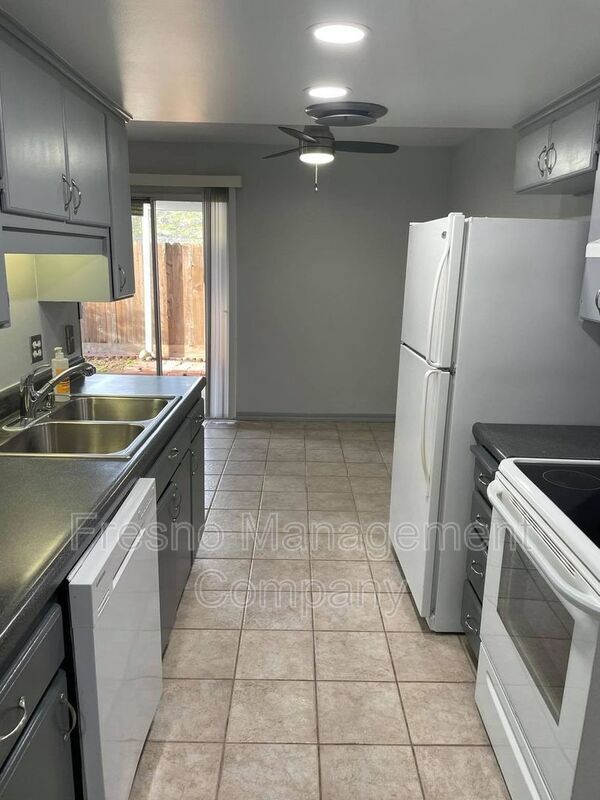 Building Photo - 4909 N Winery Cir
