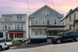 Building Photo - 609 Spruce St